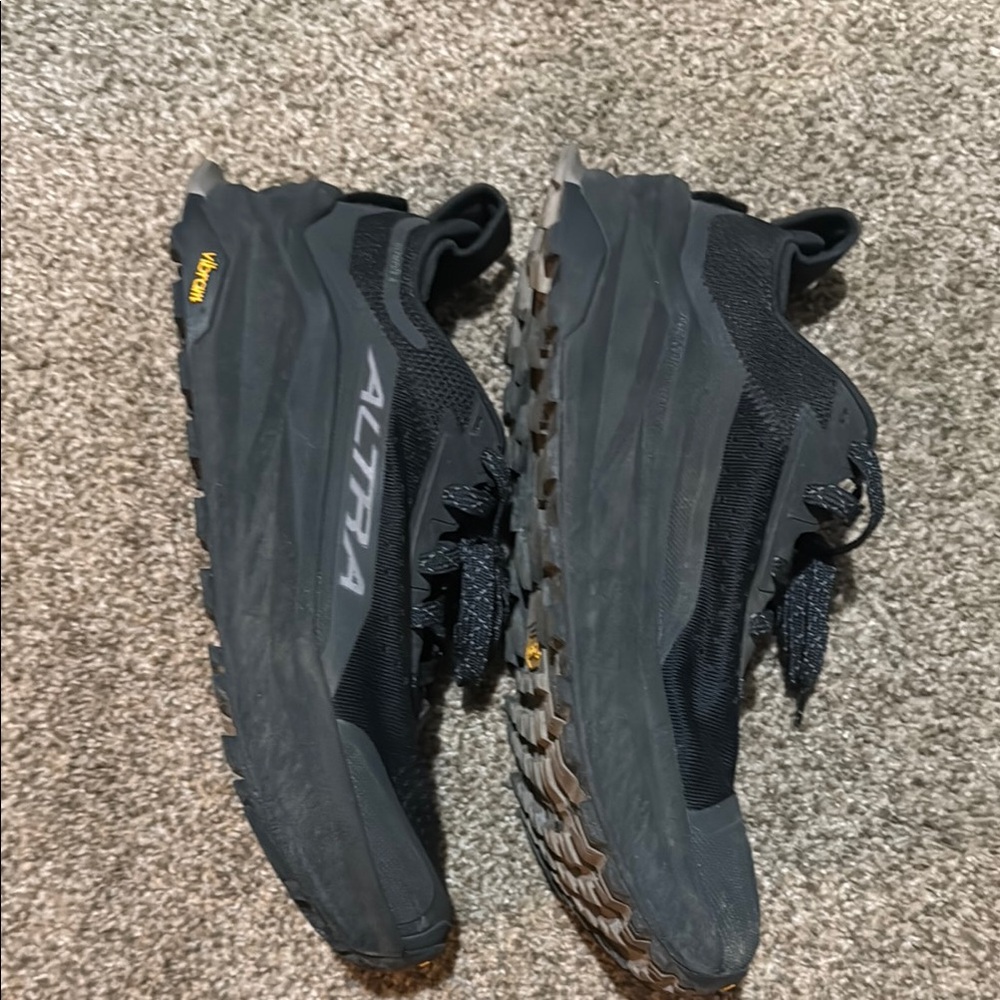 Altra Olympus 6 *NWOT* Black Athletic Shoes with Breathable Knit Upper - Picture 2 of 6